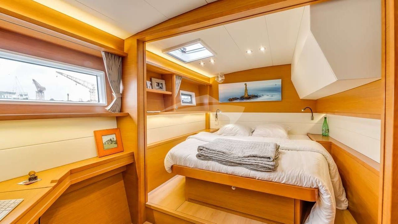 Aft port cabin
