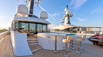 Deck Jacuzzi