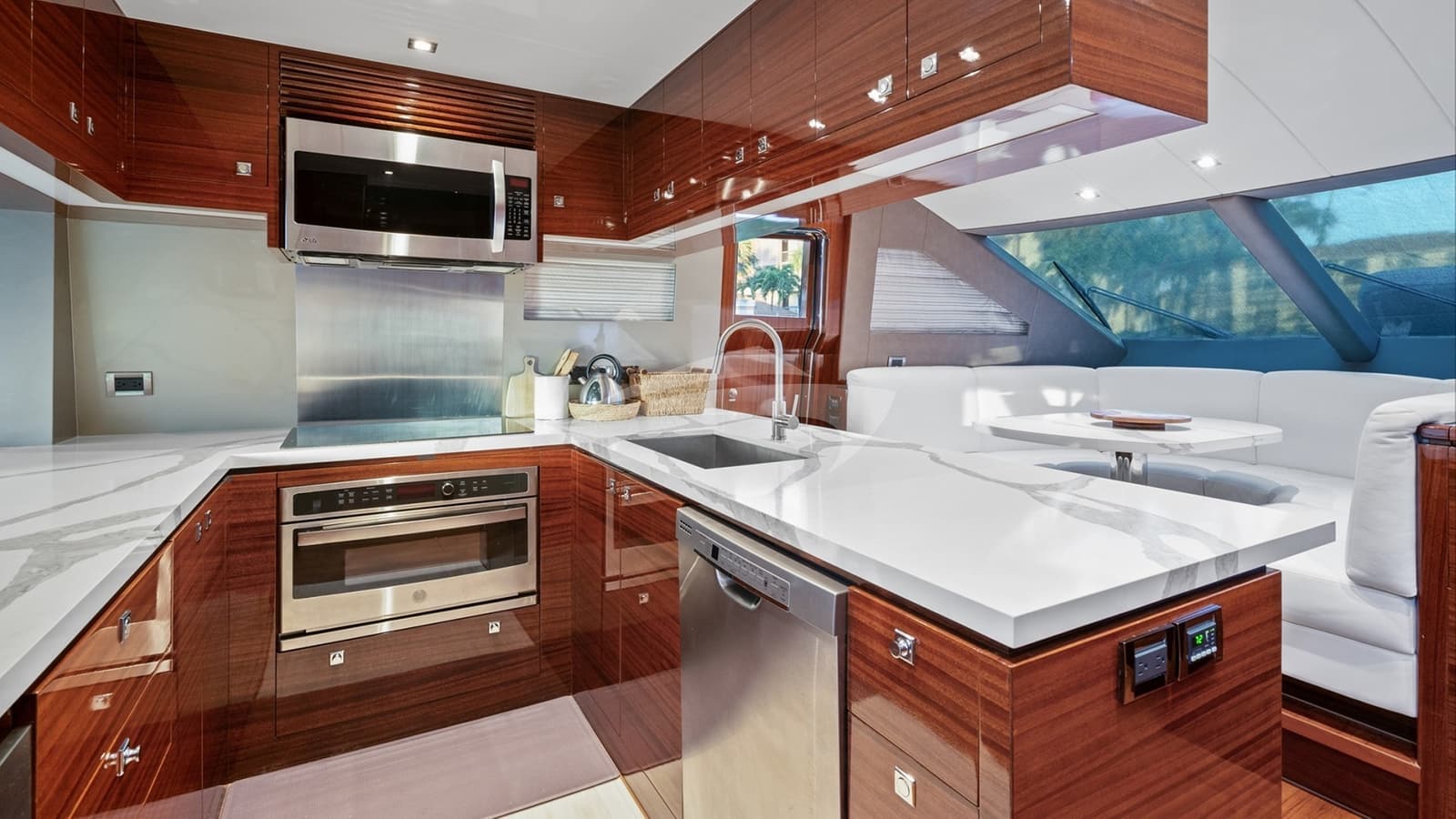 PILOT LOUNGE, photo from the yacht portfolio 9