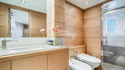 Port Aft VIP Ensuite