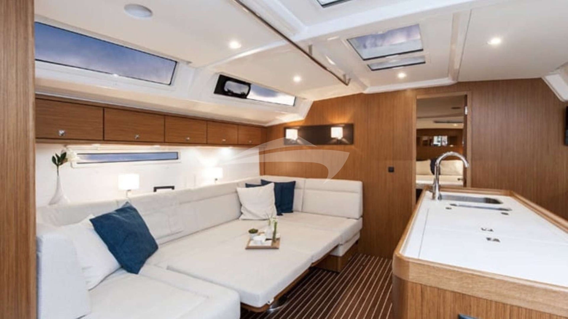 Salon with lowered table/lounge area