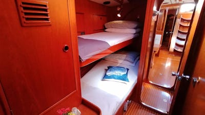 Forward starboard guest suite
