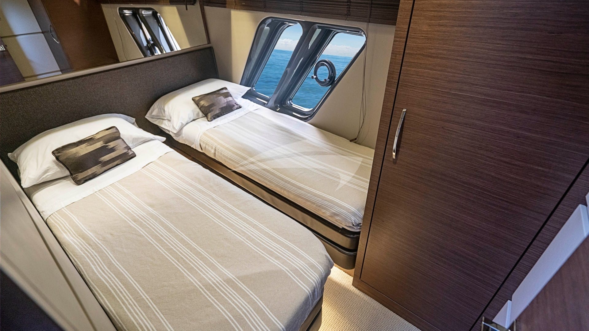 Convertible twin stateroom