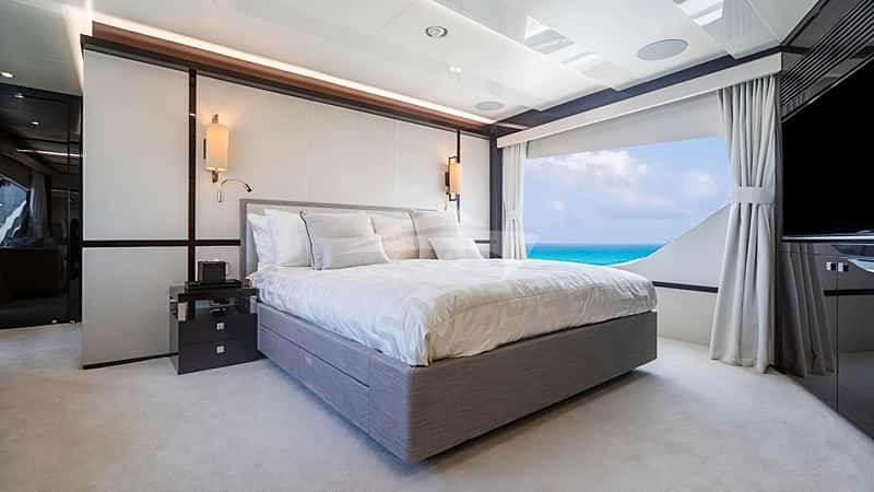 QUANTUM 28m motor yacht charter, photo 6