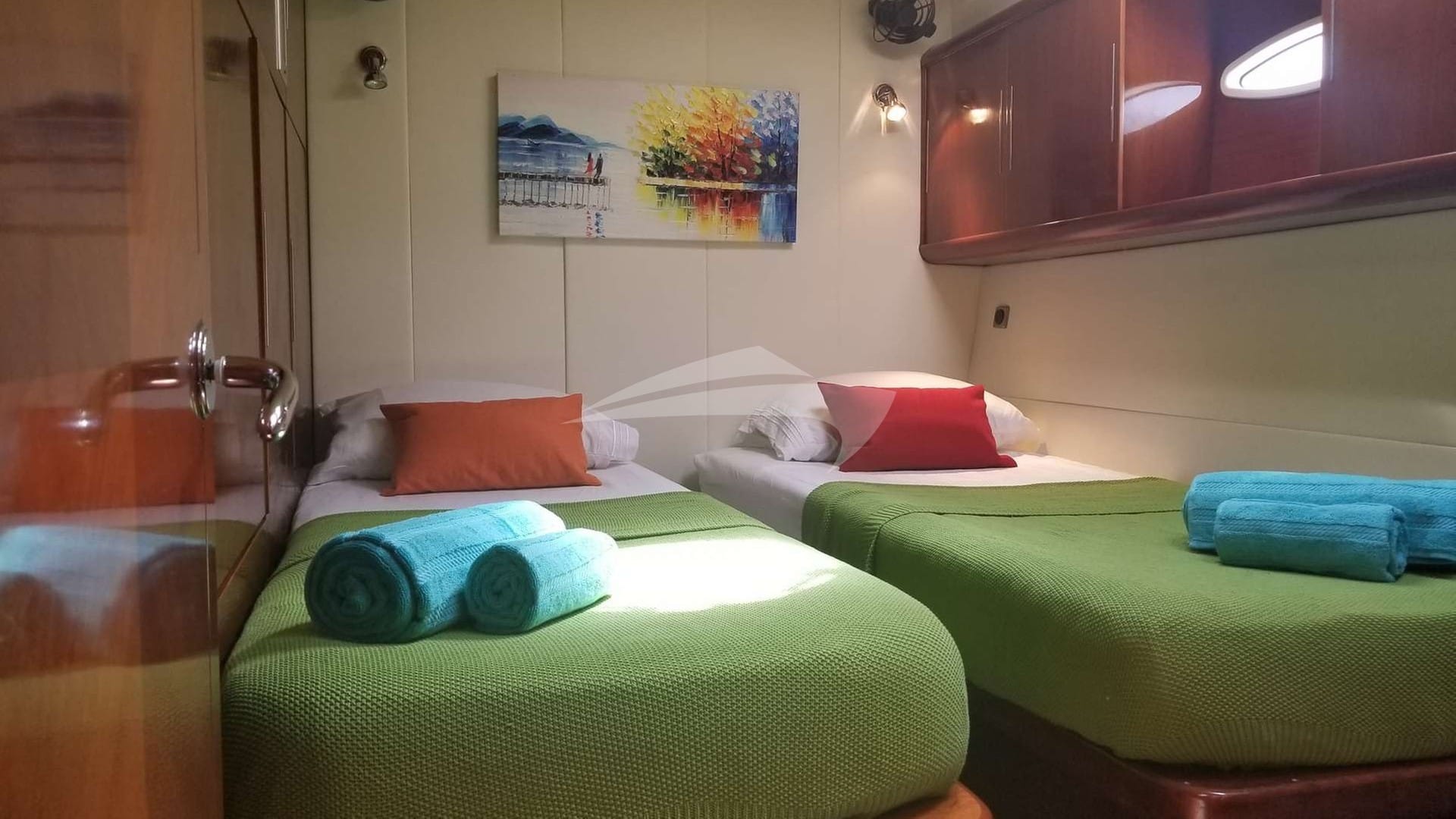 Port aft cabin - Twin set up