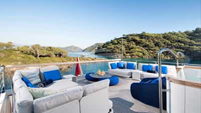 Fly deck aft lounging