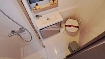 Guest cabin ensuite