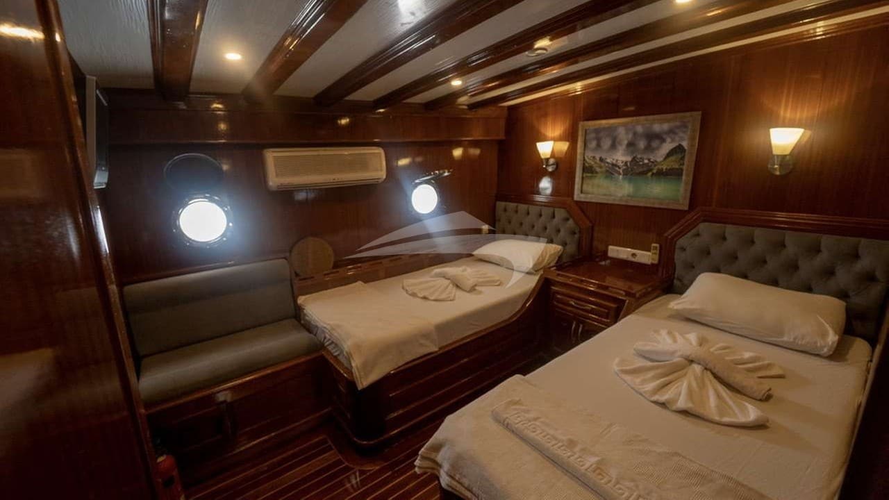 DIAMOND LILA, photo from the yacht portfolio 15