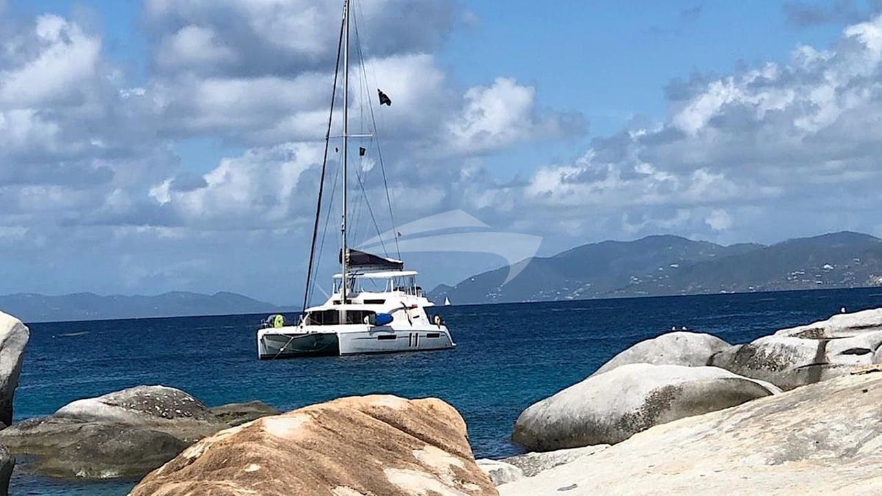 Laurel Lee anchored off the Baths