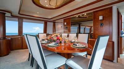 Dining salon