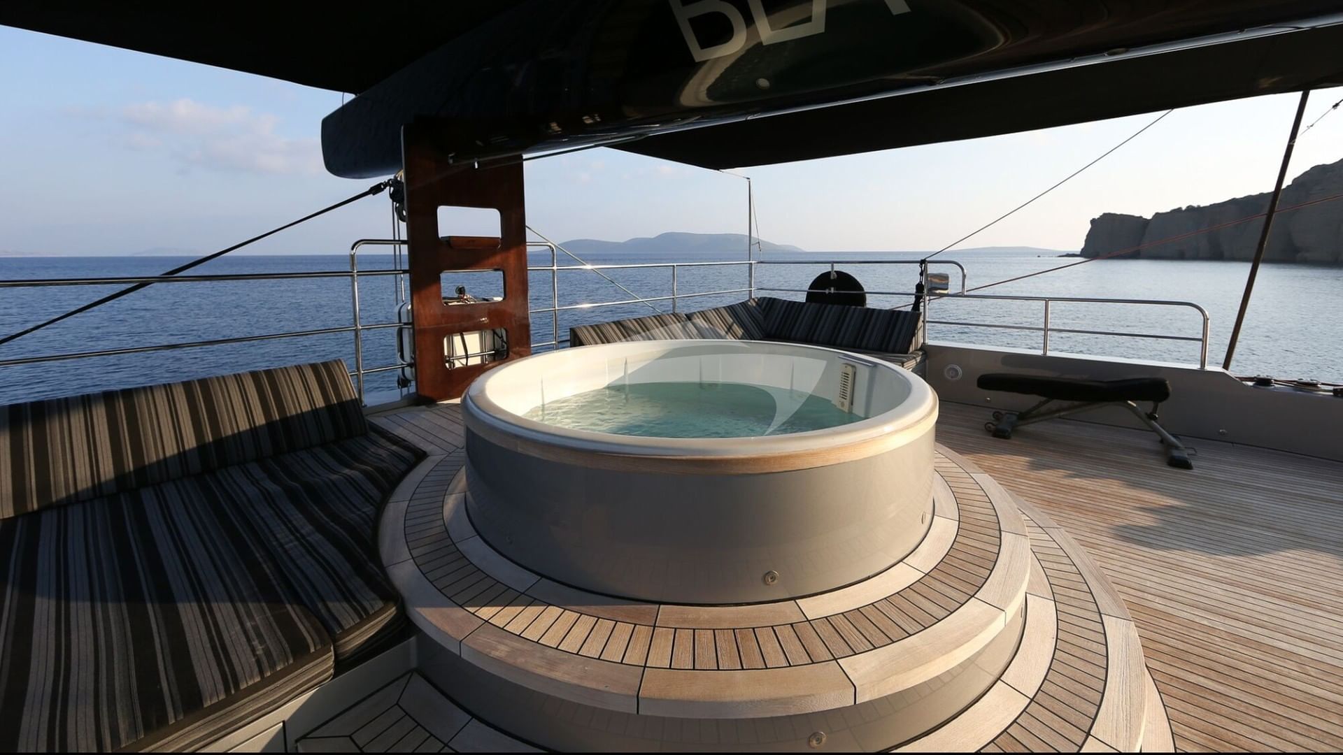 Deck Jacuzzi