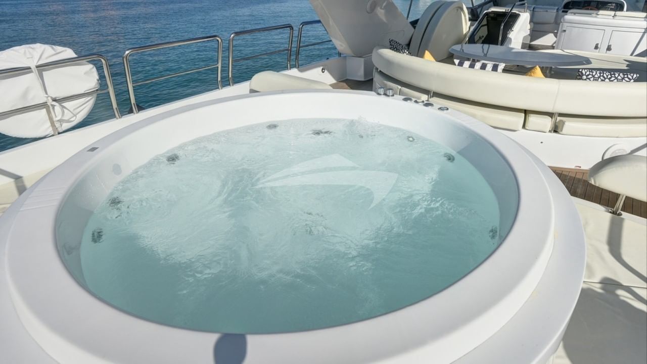 Deck Jacuzzi