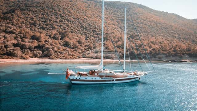 WICKED FELINA yacht charter photo 2