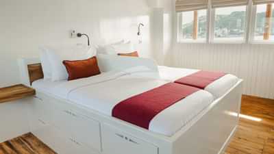 CONVERTIBLE SUITE ROOM 2