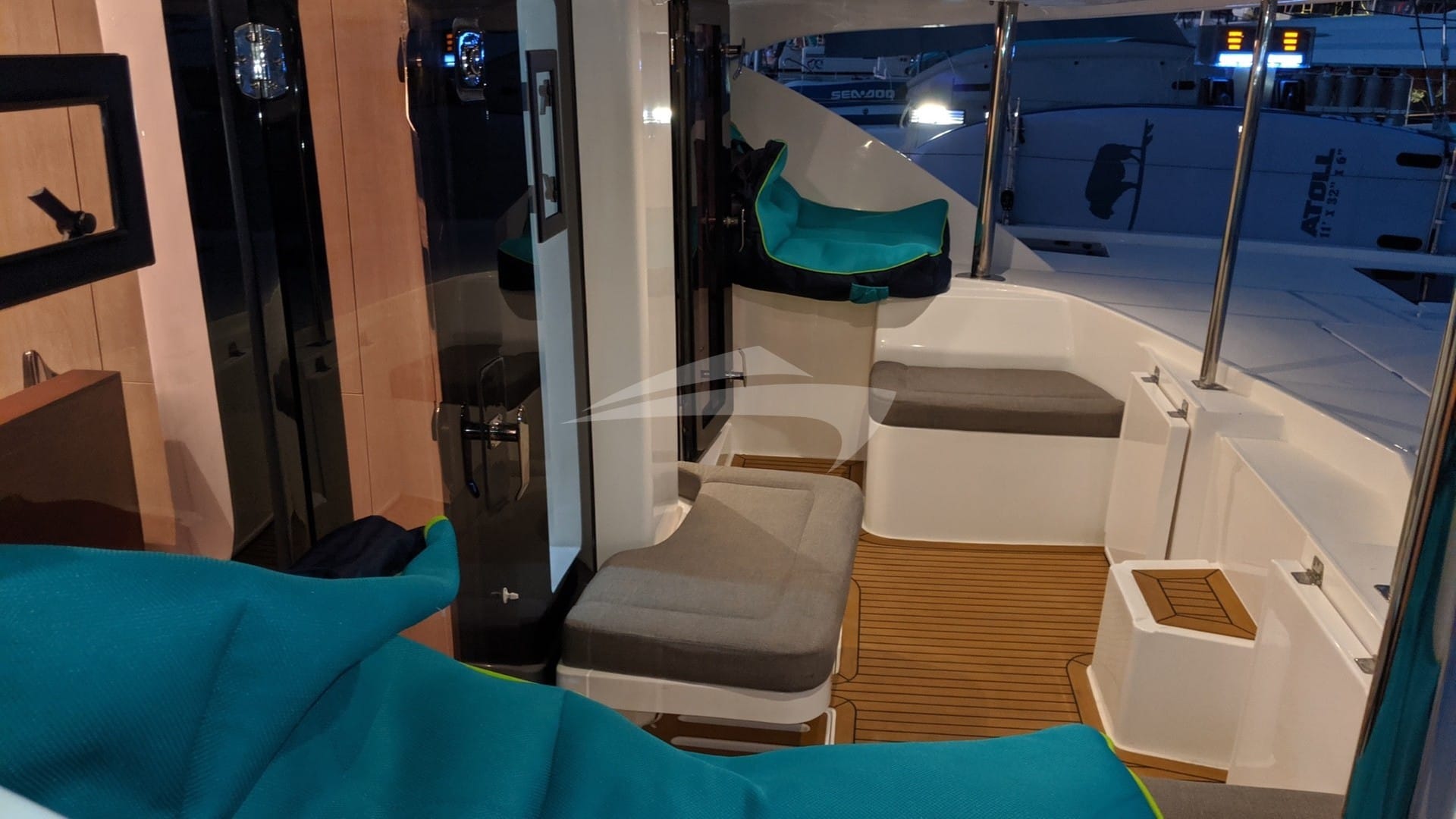 Foredeck lounging patio