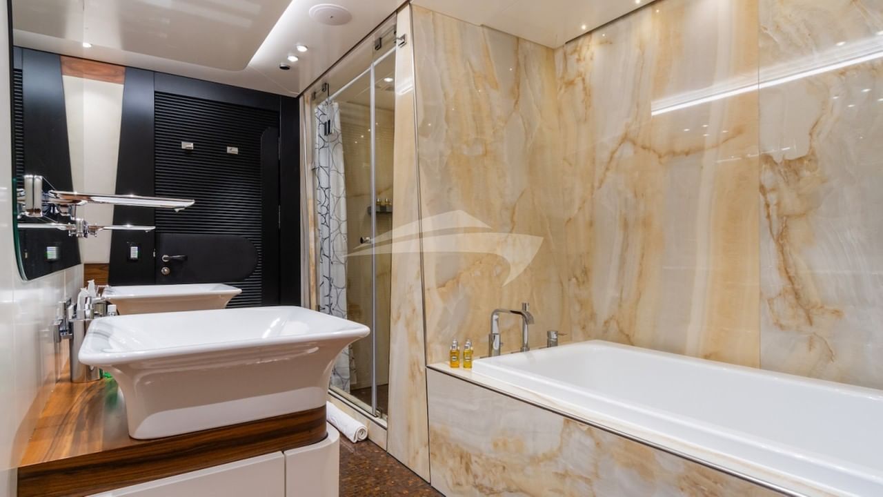 Master stateroom en suite