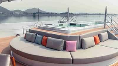 Deck Jacuzzi