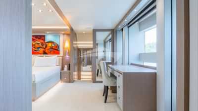 Master stateroomMaster stateroom en suite