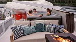 Deck Jacuzzi