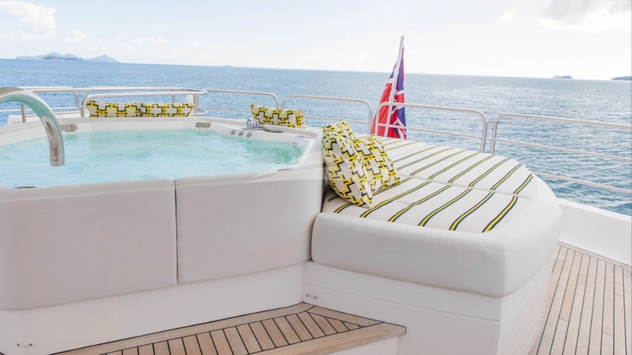 Deck Jacuzzi