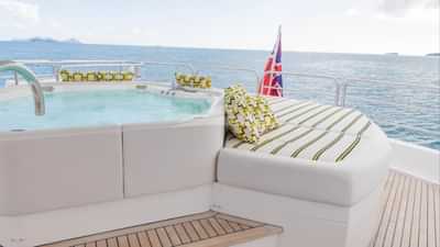Deck Jacuzzi