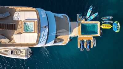 Swim platform, extendable platform, swim pool and toys