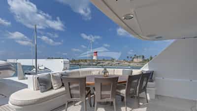 Upper deck dining