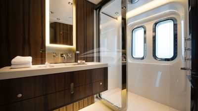 Lower Deck - Twin Cabin Bathroom 4