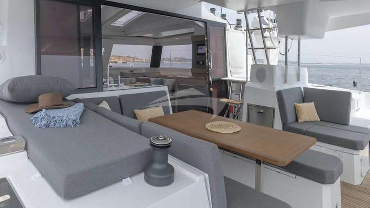 Lounging area in cockpit