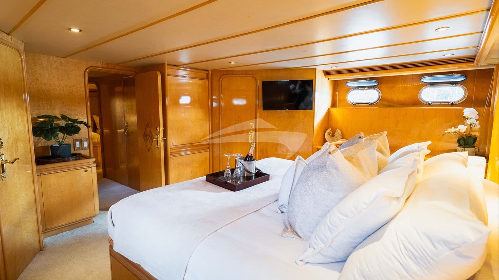 SUMMER SUNSET, photo from the yacht portfolio 10