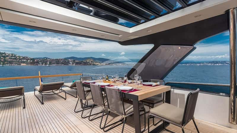 REGINE OF CANNES 25m motor yacht charter, photo 4