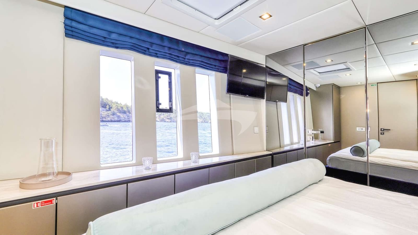HONEYBIRD, photo from the yacht portfolio 14