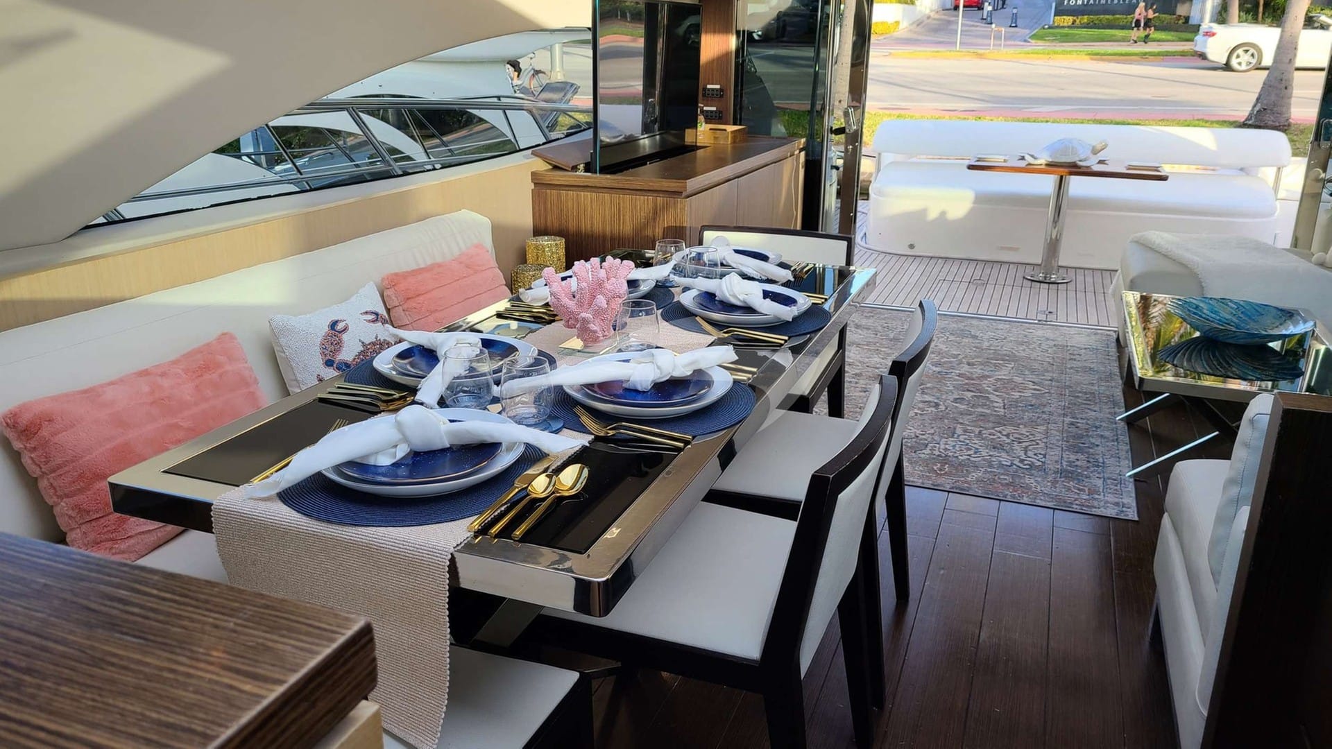 Main Saloon Aft View