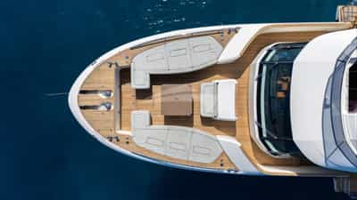 Foredeck seating and table