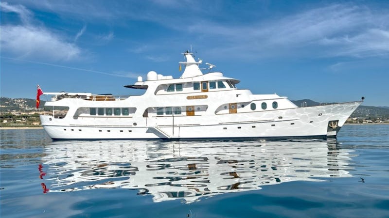 Yacht Charter SEA LION