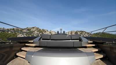 Foredeck sunbathing area