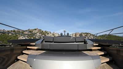 Foredeck sunbathing area