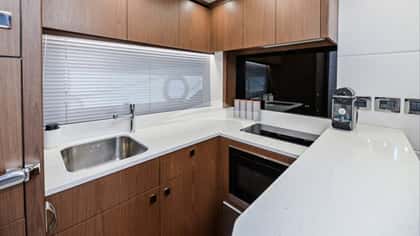X 15m motor yacht charter, photo 11