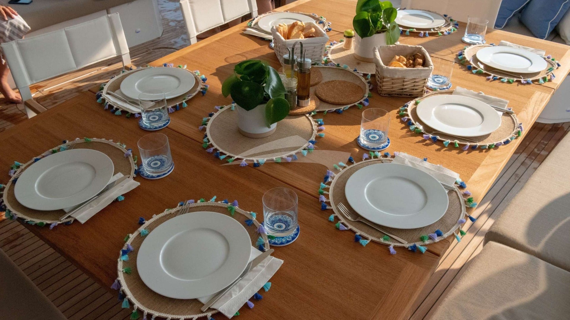 Aft deck dining - Sistership