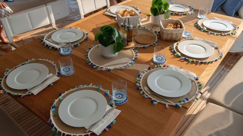 Aft deck dining - Sistership