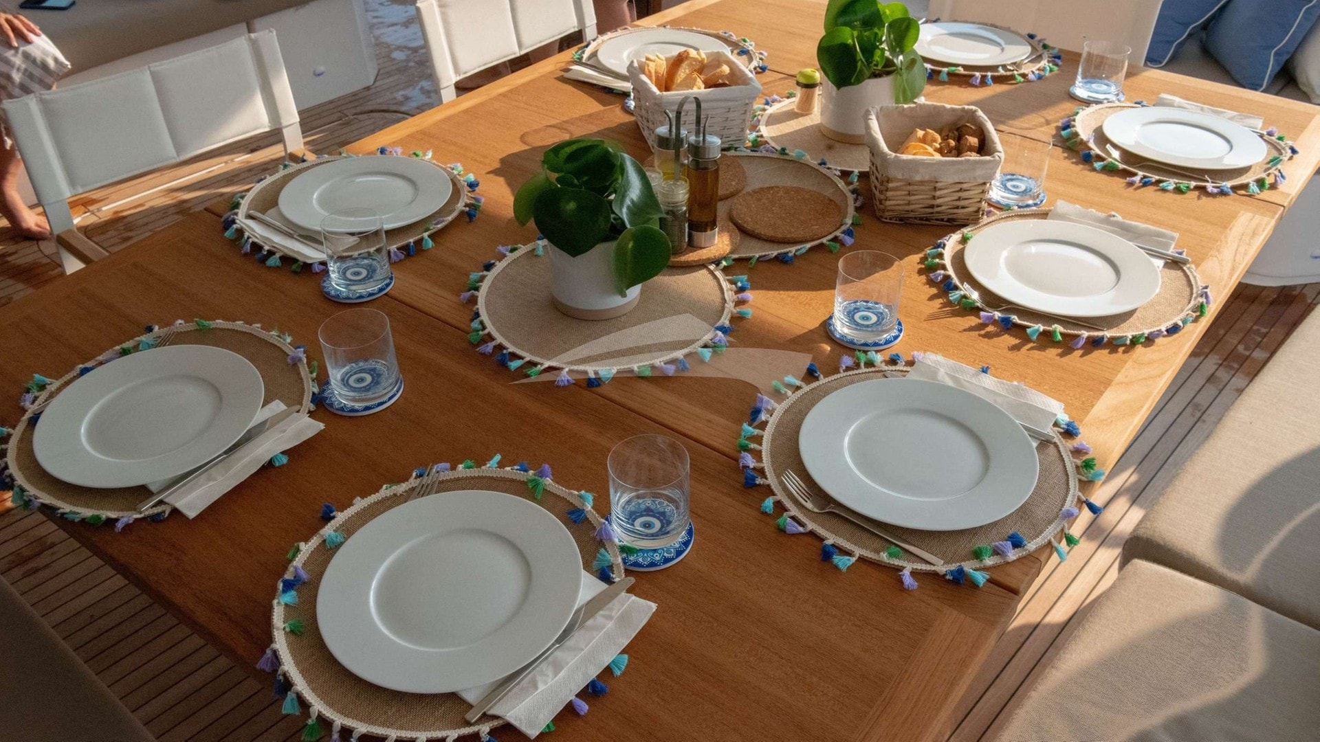 Aft deck dining - Sistership