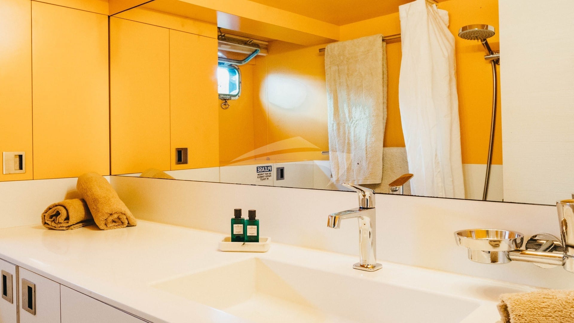 Master cabin bathroom