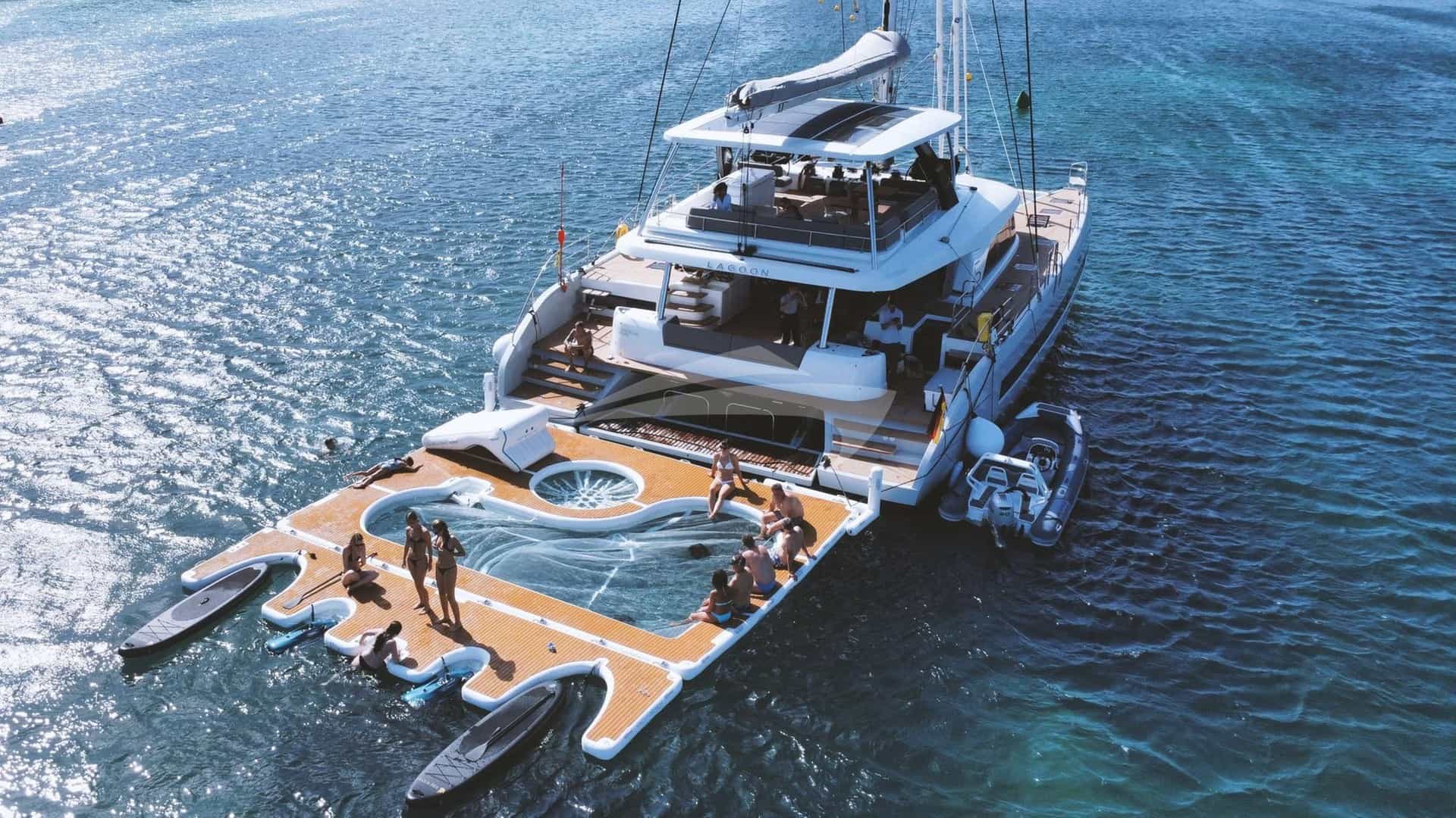 TRIWING ENDOR yacht charter