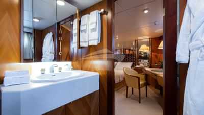 Guest Cabin Bathroom