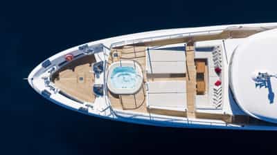 Upper fordeck Jacuzzi