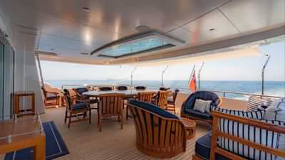 Upper deck