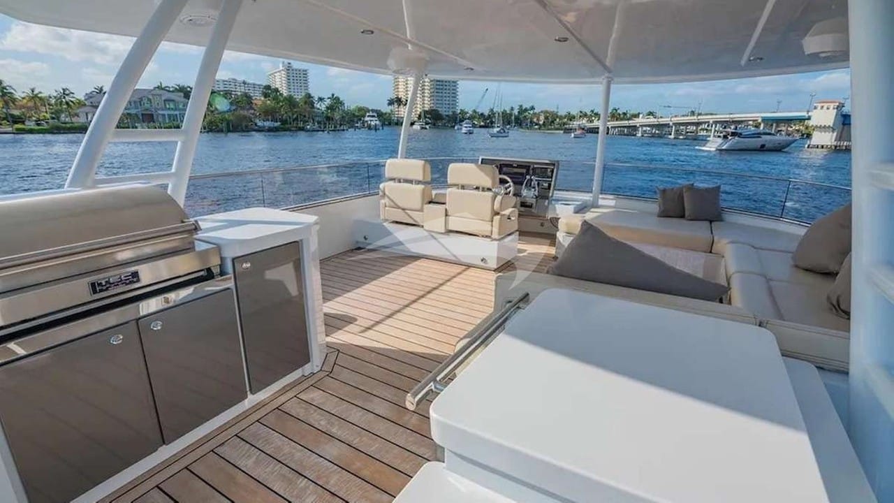 BBQ area on the flybridge