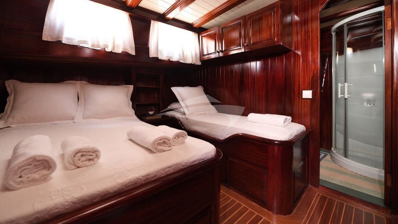 Double Cabin with Single Bed