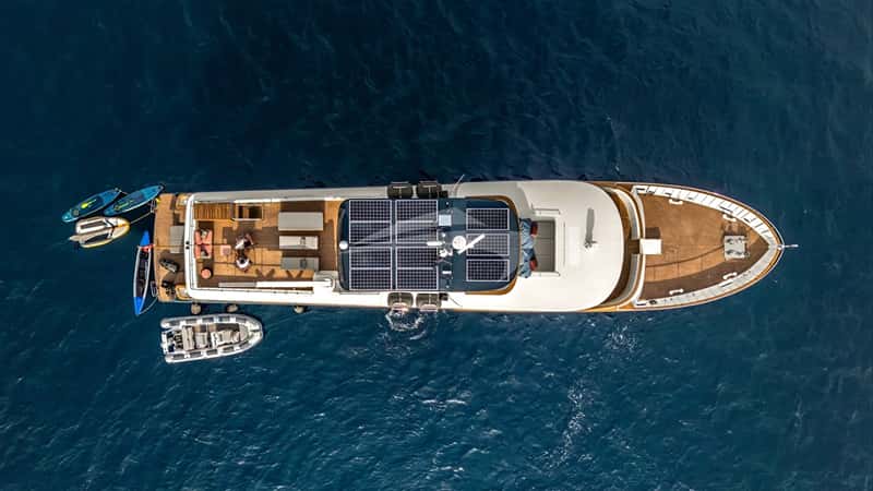 ARAOK II 33m motor yacht charter, photo 3