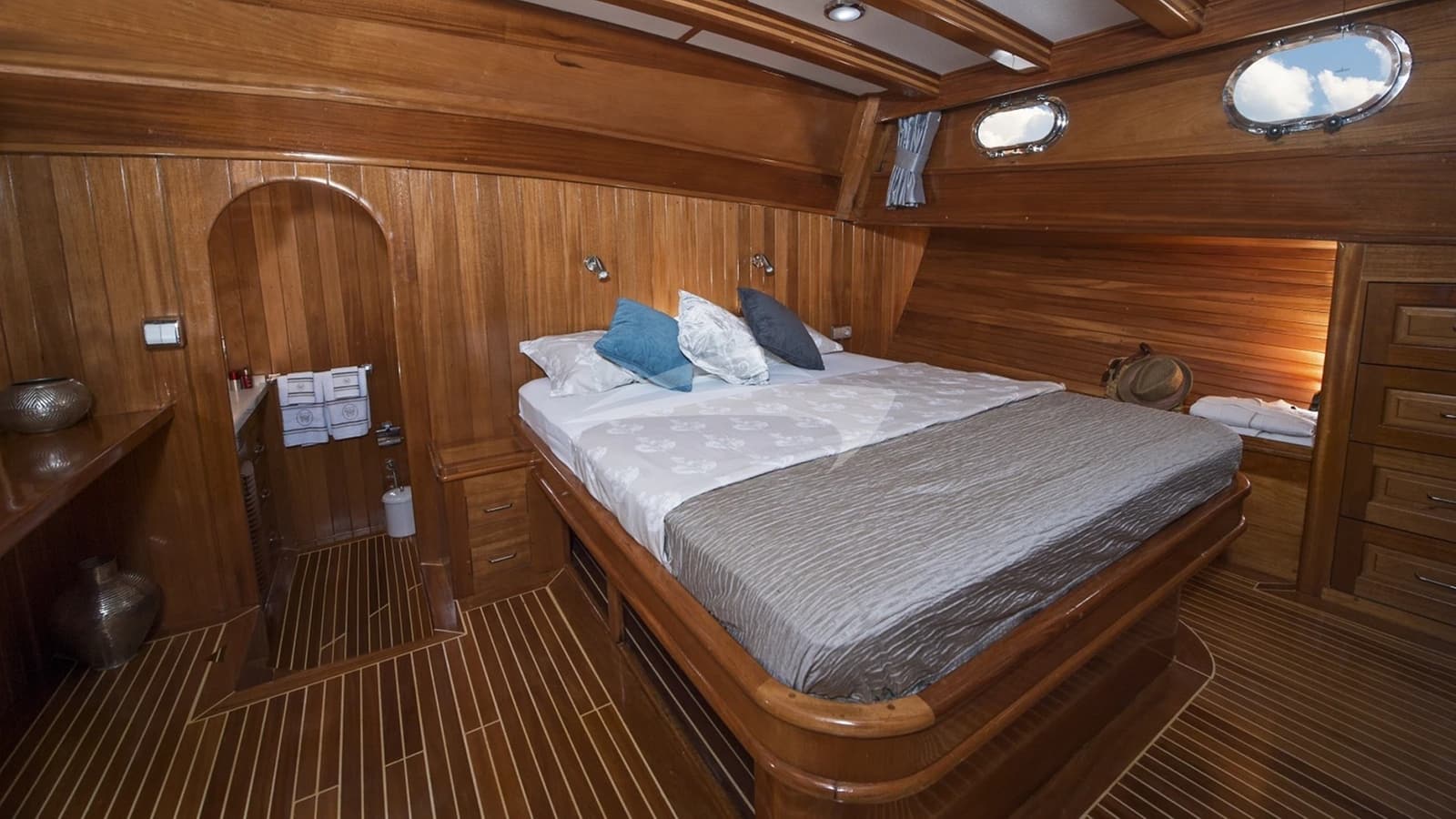 PARSS, photo from the yacht portfolio 24